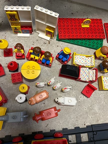 Tågbana, lok, fordon, figurer m.m