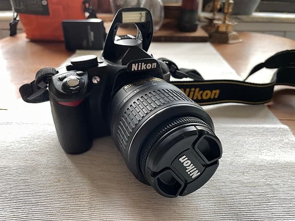 Nikon D3100 Kamerahus + Objektiv