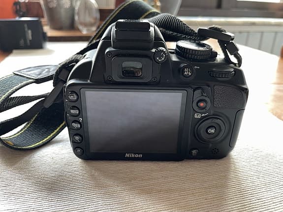 Nikon D3100 Kamerahus + Objektiv