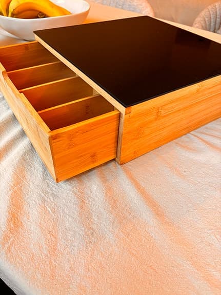 Liten förvaringslåda i bambu med svart glaslock