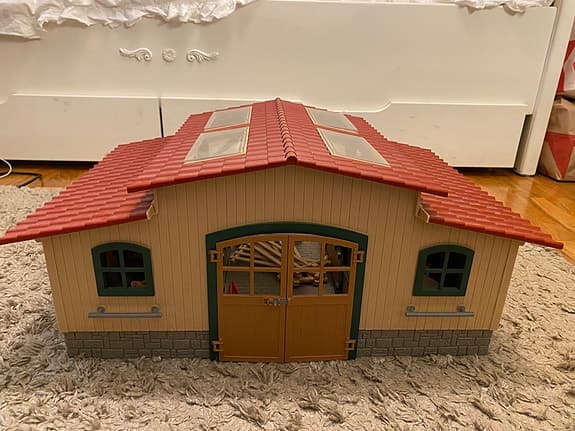 Schleich stall med massor av tillbehör!