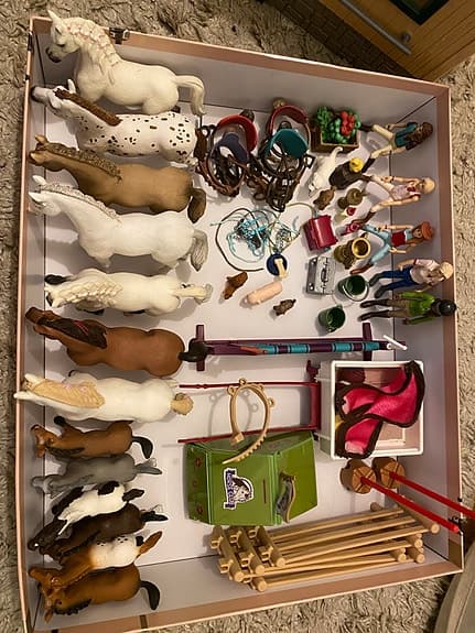 Schleich stall med massor av tillbehör!