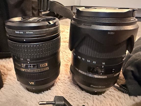Nikon D7100 fotopaket – 2 objektiv + MB-D15 + Lowepro väska + tillbehör