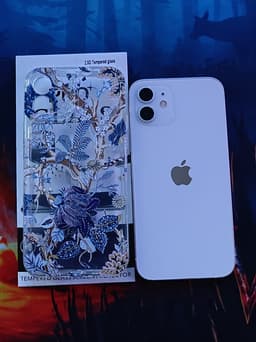 iPhone 12, 64gb, vit inklusive skärmskydd och mobilskal.