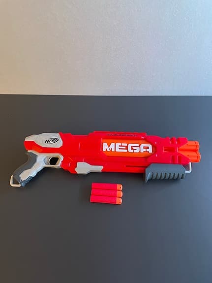 3 Nerf pistoler- kan köpas separat