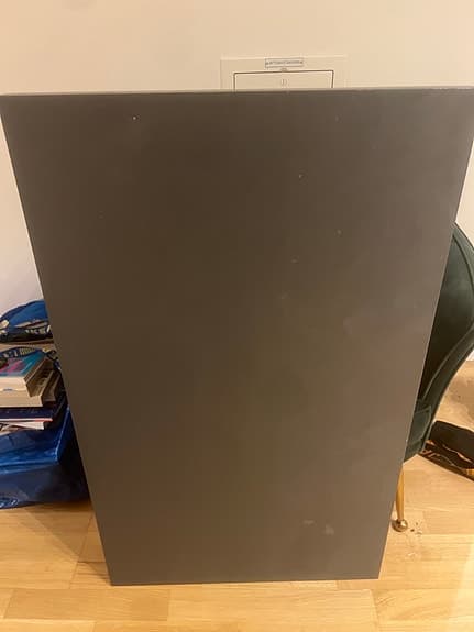 IKEA bord med vita ben