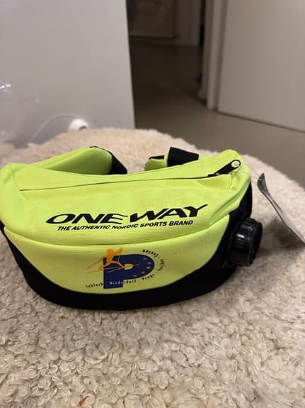 One Way midjeväska neon gul svart