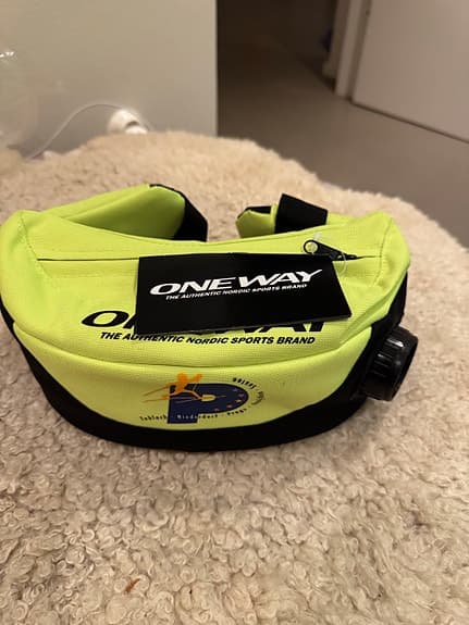 One Way midjeväska neon gul svart