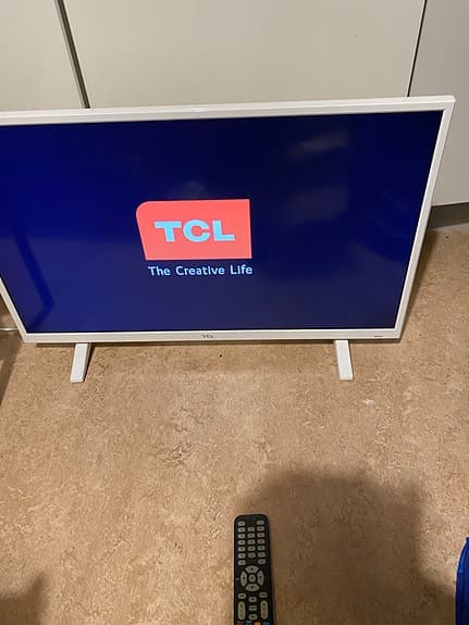 TCL H32B3813 TV vit