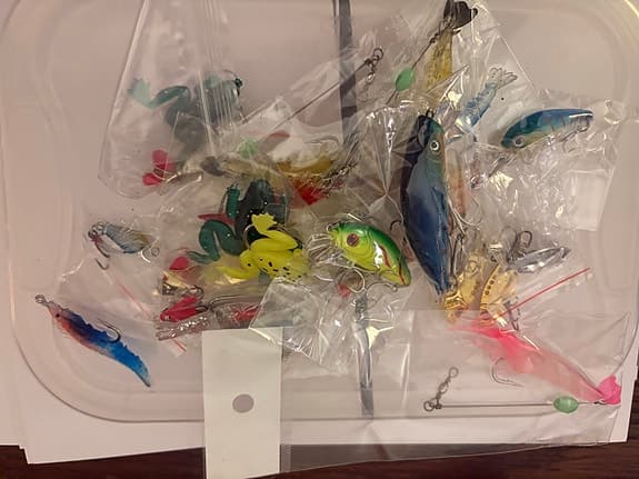 Fiskedrag och bete set i plast med olika färger och former