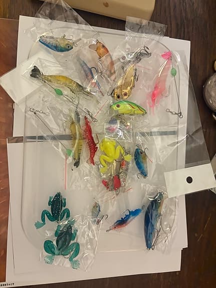 Fiskedrag och bete set i plast med olika färger och former