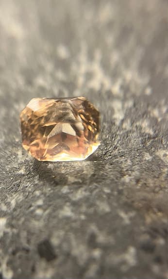 Safir champagne 1.55 ct Ceylon