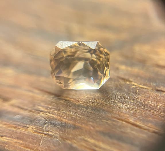 Safir champagne 1.55 ct Ceylon
