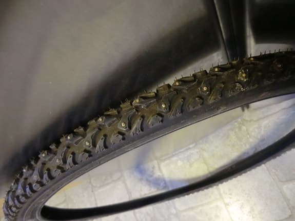 cykel däck dubbar vinterdäck dubbdäck 47-622 28 tum 28x1,75