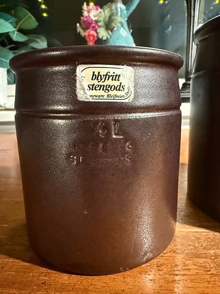 Höganäs Keramik förvaringskrus i stengods – 0,5 l & 1 l
