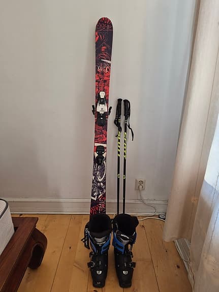 Atomic PUNX BIKE skidor med bindningar Salomon och Salamon pjäxor  - HELT NY