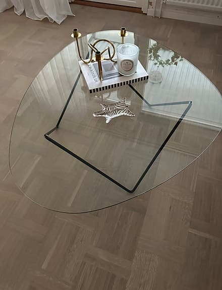 Soffbord från GUBI