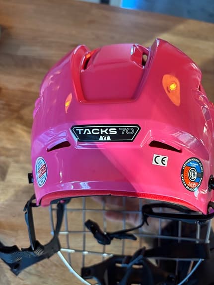 CCM Tacks 70 Ishockeyhjälm Rosa med galler