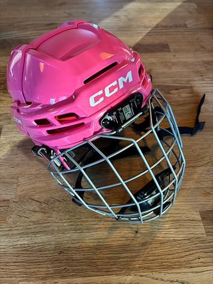 CCM Tacks 70 Ishockeyhjälm Rosa med galler
