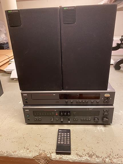 NAD Stereopaket med förstärkare och CD-spelare, KEF K120 högtalare