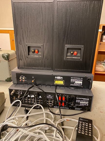 NAD Stereopaket med förstärkare och CD-spelare, KEF K120 högtalare