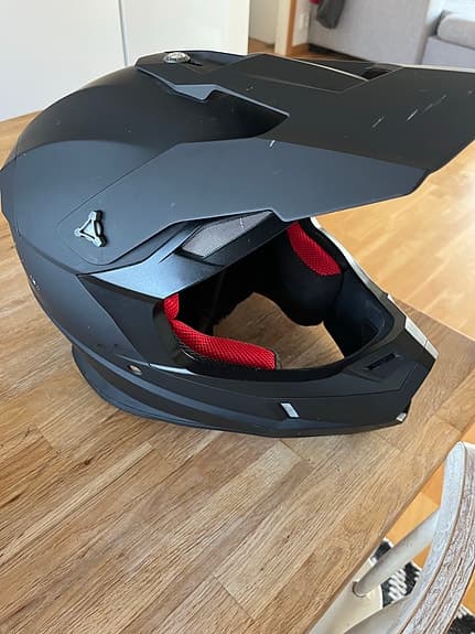 Crosshjälm F-X4, Svart storlek L60. Mkt fint skick