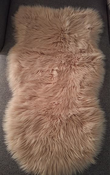 Hemtex matta i ljusrosa fuskpäls