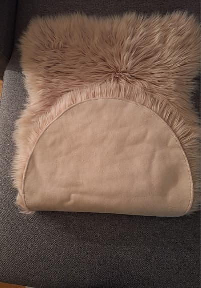 Hemtex matta i ljusrosa fuskpäls