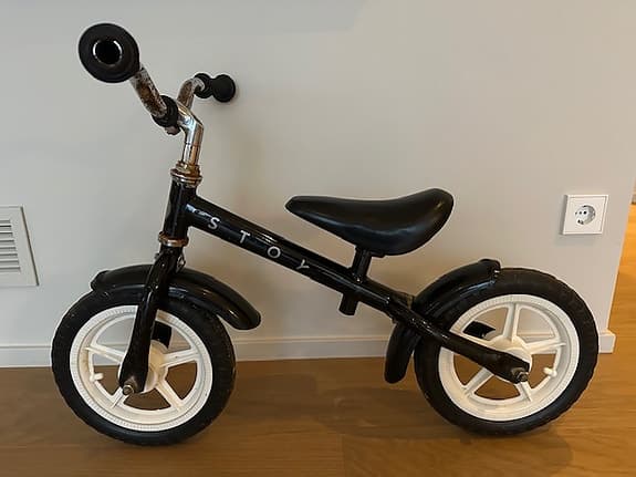 Stoy Springcykel Svart