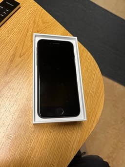 Apple iPhone SE (2-3 gen) smartphone 64 GB svart