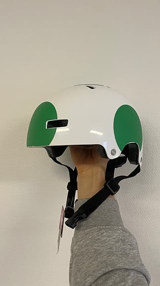 Bell Skatehjälm Vit och Grön