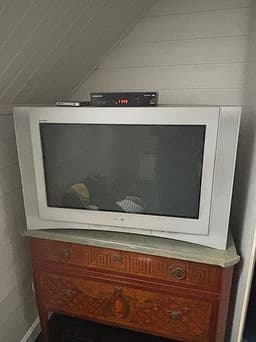 Sony Trinitron 32 tum