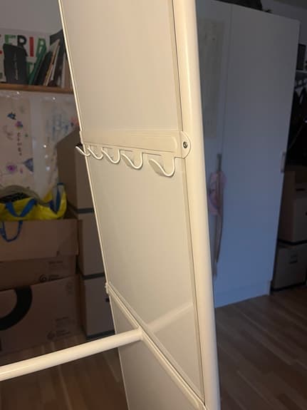 IKEA spegel med ställning och krokar vit