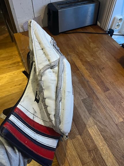 CCM e-flex 500 målvaktshandske vit blå röd