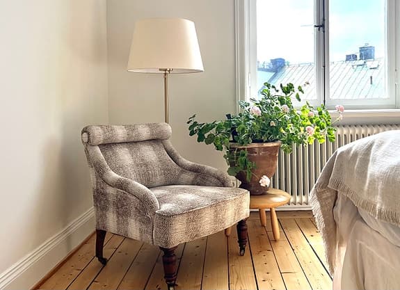 Nyomklädd engelsk vintage fåtölj i Nobilis-tyg