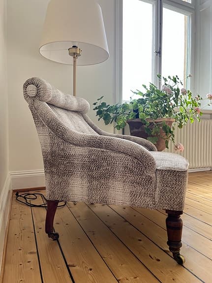Nyomklädd engelsk vintage fåtölj i Nobilis-tyg