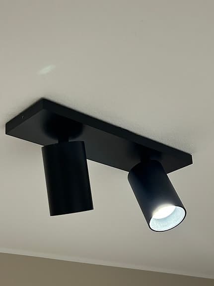 2 st svarta twin spotlight + 4 st dimmbar ljuskällor