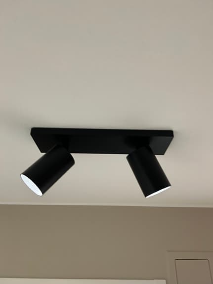 2 st svarta twin spotlight + 4 st dimmbar ljuskällor