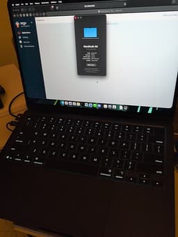 MacBook Air 13" (2025) – M4 / 16GB – Amerikanskt tangentbord (US)