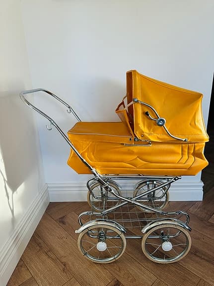 Emmaljunga barnvagn - dockvagn, vintage, retro, 70-tal, gul