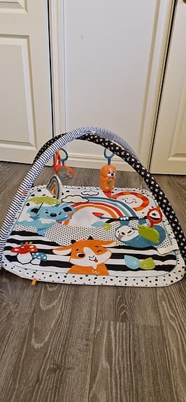 Fisher-Price Lekmatta med hängande leksaker och ljus