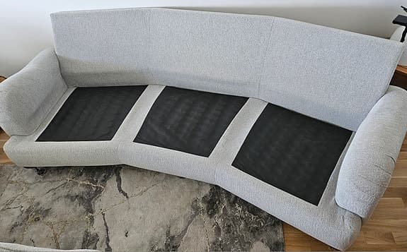 Svängd soffa
