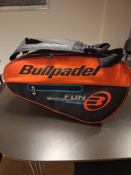 Bullpadel,  padelracket och väska, nyskick!