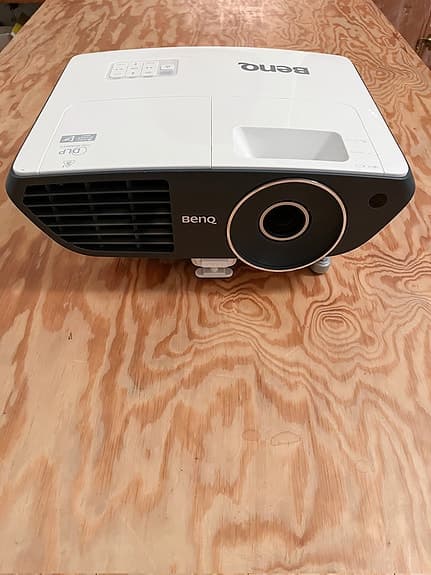 Projektor + 78” duk + ställning – komplett paket (BenQ) - (Läs hela annonsen)