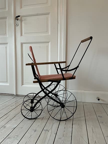 Antik barnvagn/dockvagn