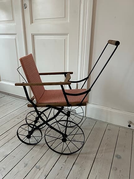 Antik barnvagn/dockvagn