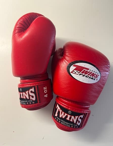 Twins Boxinghandskar Röd 14 oz