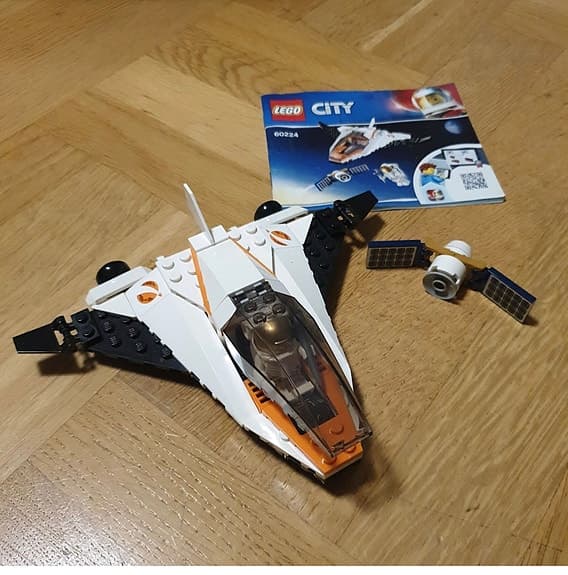 LEGO City rymdfarkost med satellit