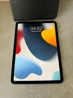 Apple iPad Air 4 64GB Wifi i ny skick + skal