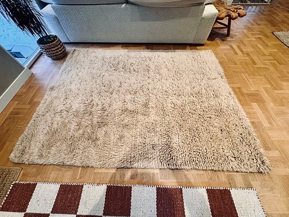 Fluffy flokati matta 170x240 i färgen camel